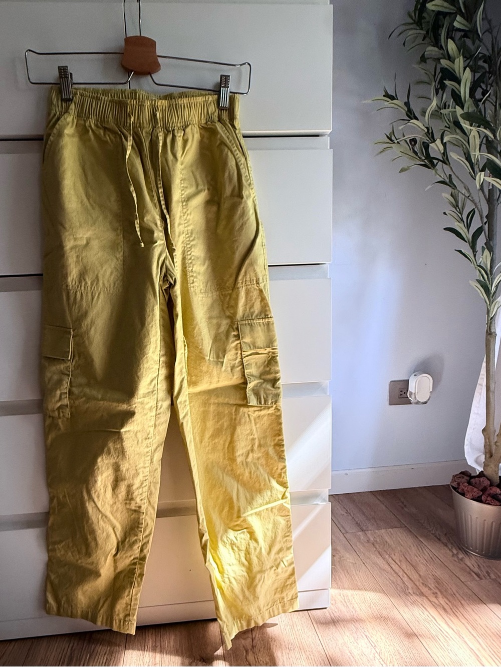 H/G Women’s Cotton Cargo Pants – Size S – Mustard Yellow